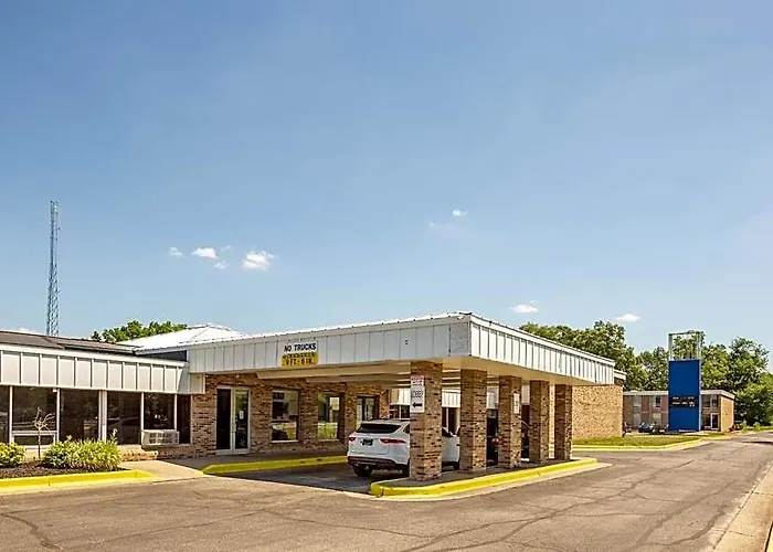 Oyo Hotel Mona Lake Muskegon